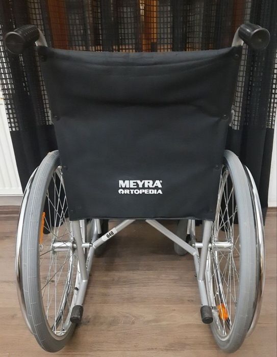 Инвалидная коляска из Германии отличного качества и комфорта со спиной