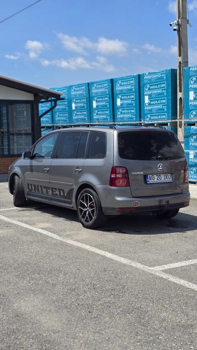 Vând wolkswagen Touran  facelift 1.9 105cp 6+1  

Vând volkswagen Tou