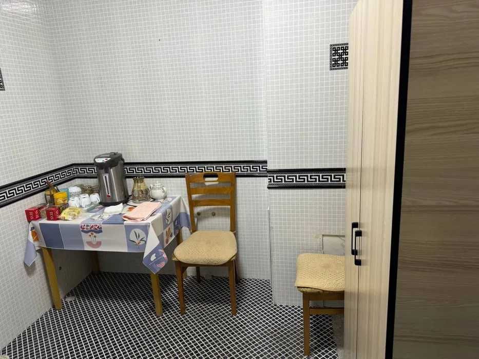 Сдаётся помещение 210 кв.м. под аптеку, кафе или офис, первый этаж