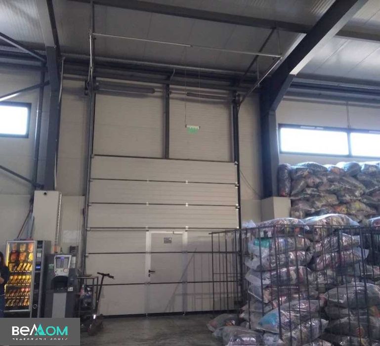 Дава се под наем Склад в Варна, Западна промишлена зона - 1650 кв.м за 8415 € - Снимка #1