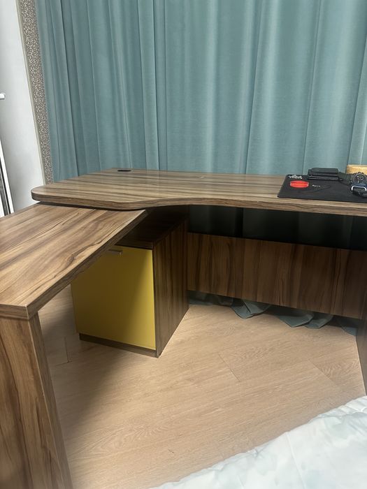 Продам стол компьютерный