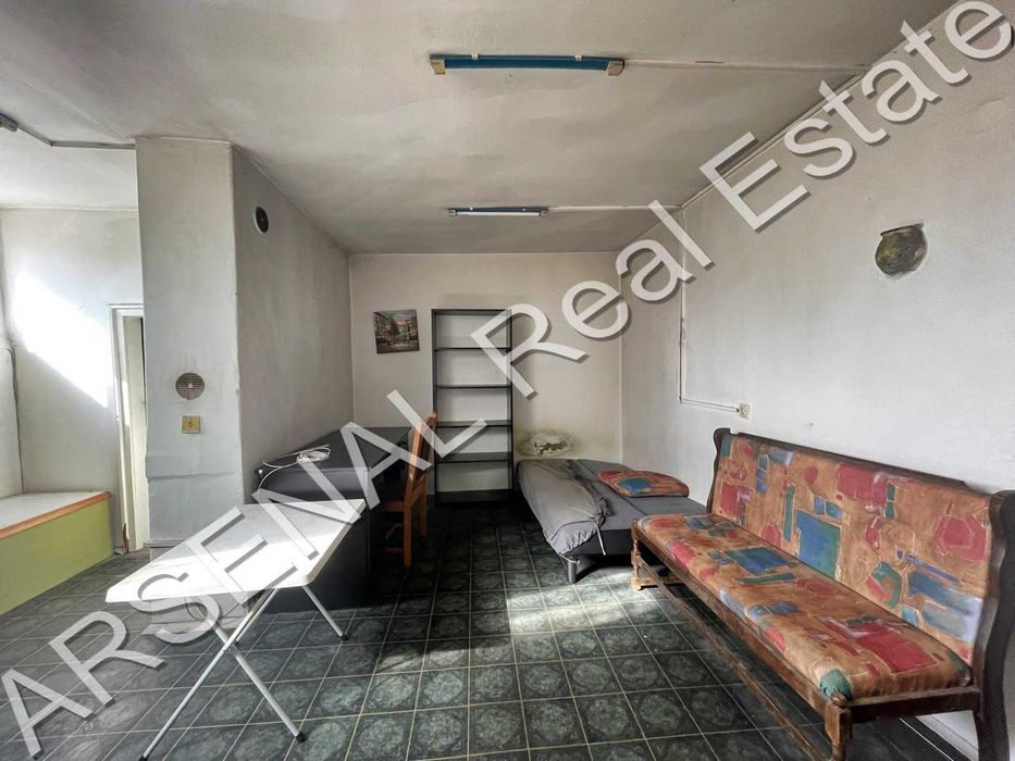 Ателие под наем, Център