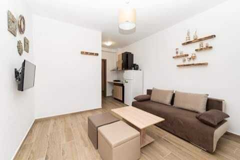 Апартаментен комплекс147А ( апартаменти № 1,2,3) - Неа Перамос, Гърция