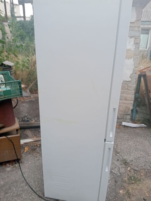 Продам холодильник