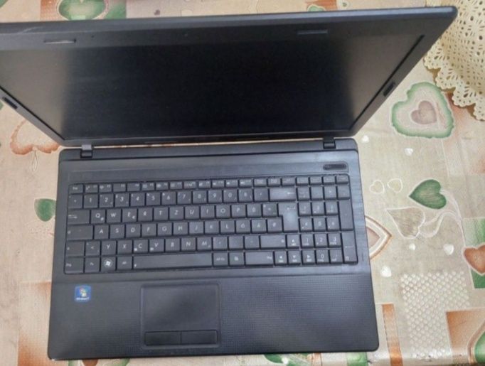 Laptop Asus procesor i5