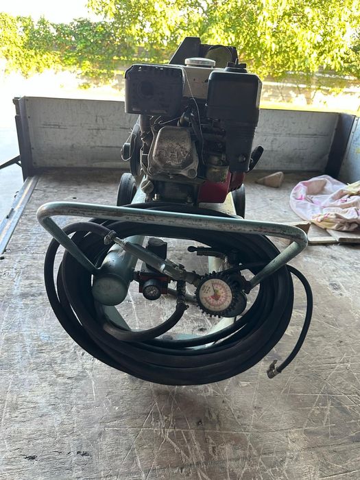 Vand compresor aer pe benzina.