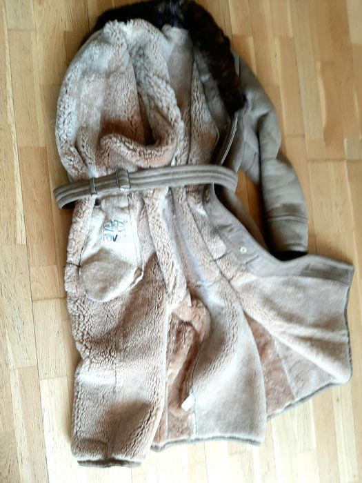 Cojoc blana naturala Ovex de Oradea, de calitate, guler blana Nurca, stare excelenta