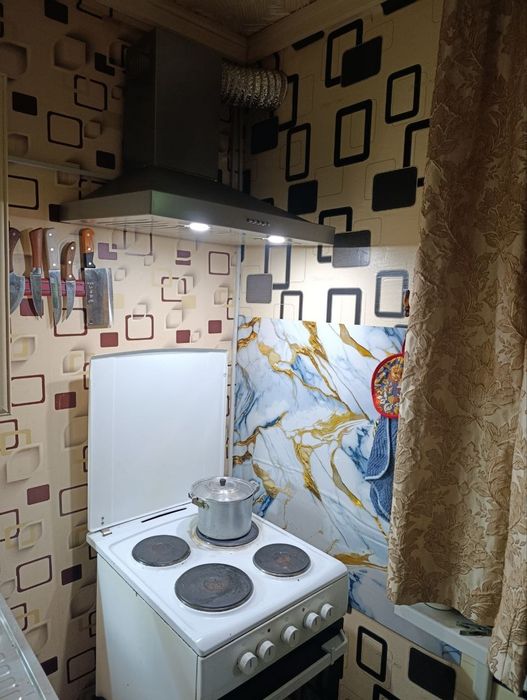 Продам 1 комнатную. 1/1/2  Спутник -8. Дерево. Внутри квартала. Есть Р