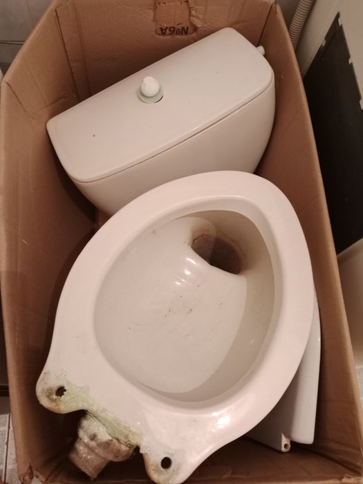 Отдам бесплатно унитаз