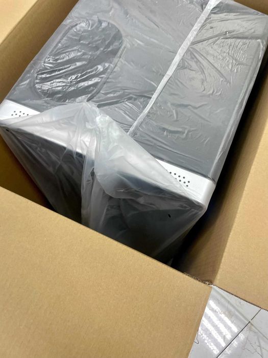 Современный кофейный аппарат самообслуживания