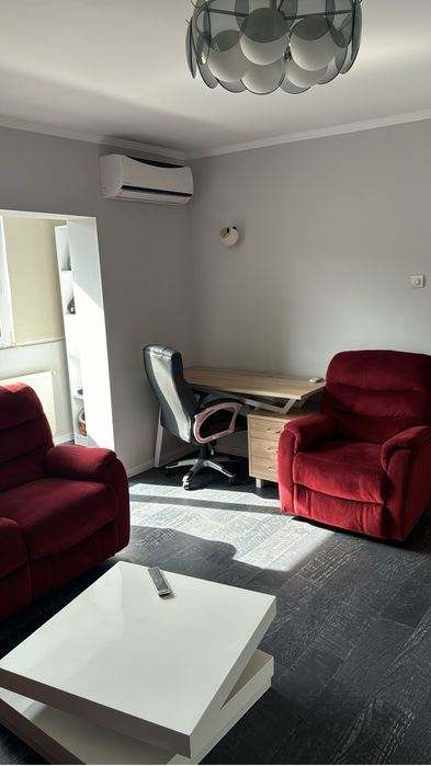 Proprietar Vand Apartament cu 3 camere zona centrala complet mobilat