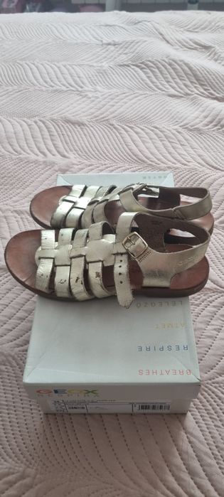 Златни сандали Geox номер 35