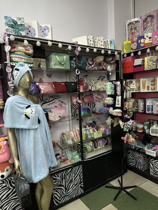 Продам витрины торговые