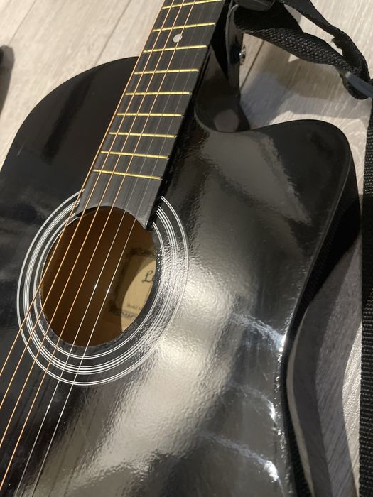 Гитара черная хорошая