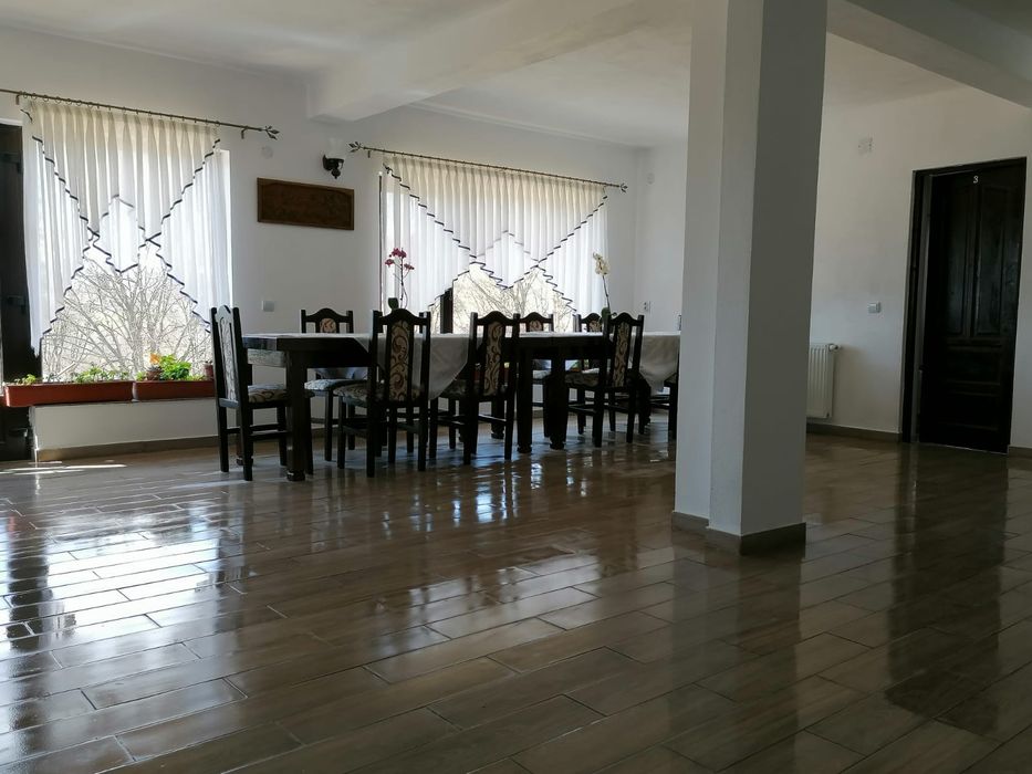 Cabana  la munte cu ciubar 11 dormitoare