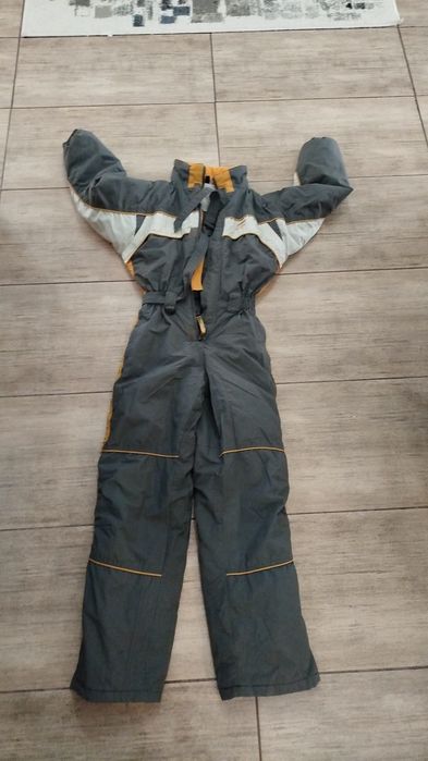 Combinezon mărimea 140