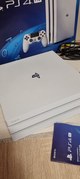 Playstation 4 Pro 1TB + 2 джойстика + Станция за зареждане + 3 игри