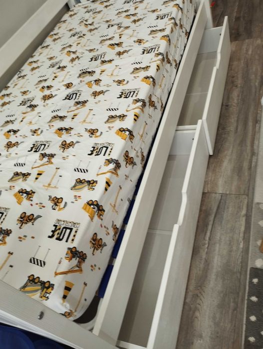 Продавам детско легло