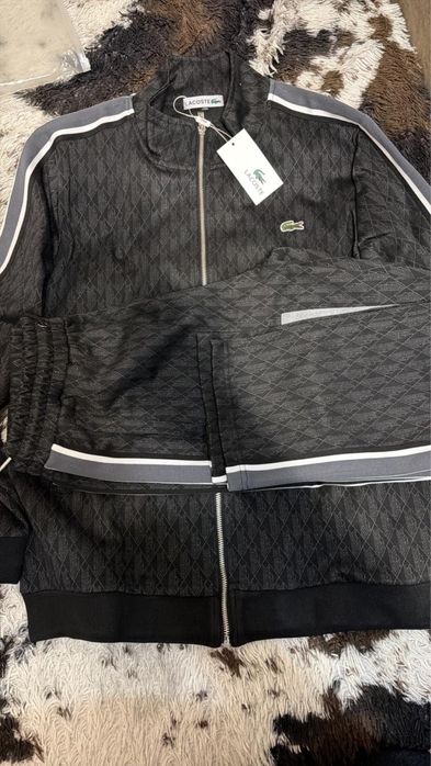 Lacoste мужской костюм