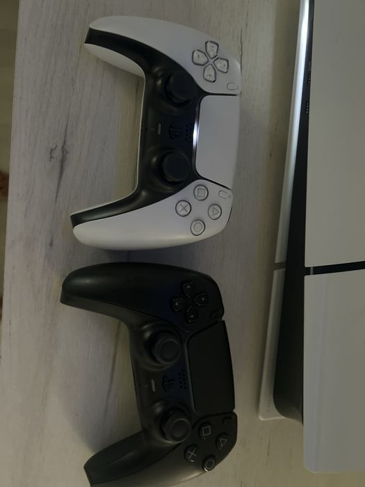 Playstation 5 slim 1 TB+ 2 controllere