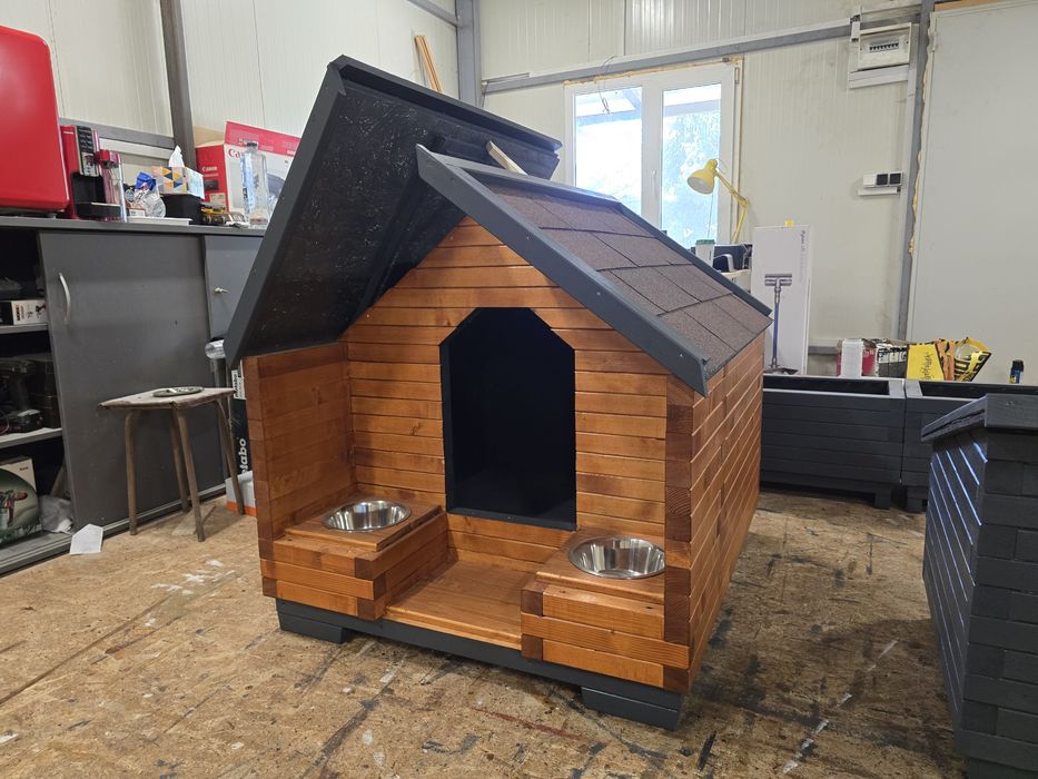 Cusca caine, lemn masiv, stilizata