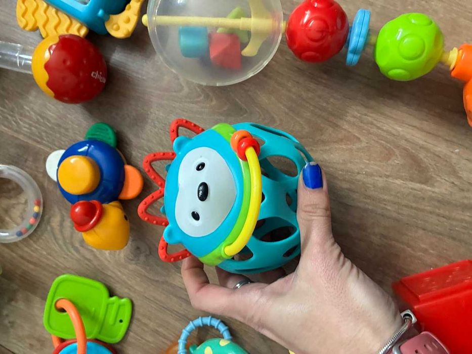 16 броя бебешки играчки