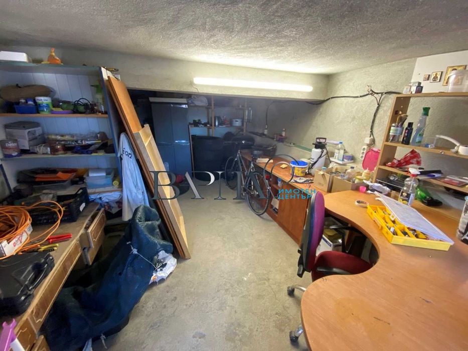 Обзаведена триетажна къща във Виница