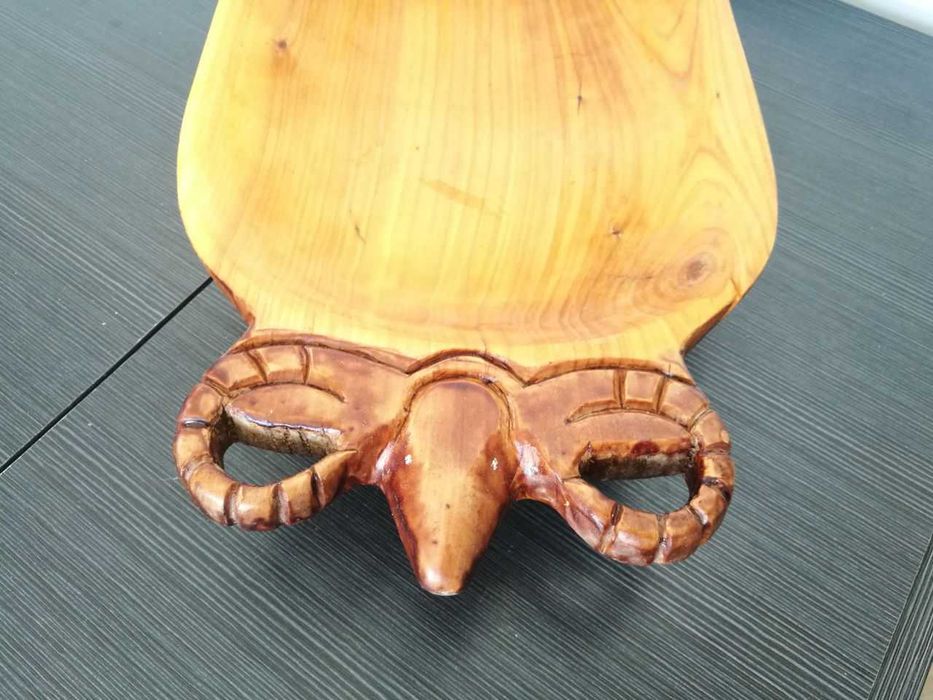 Астау из дерева с дефектом