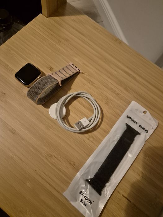 Apple Watch Series 4, carcasă aluminiu Rose Gold, 40mm, GPS + Wifi