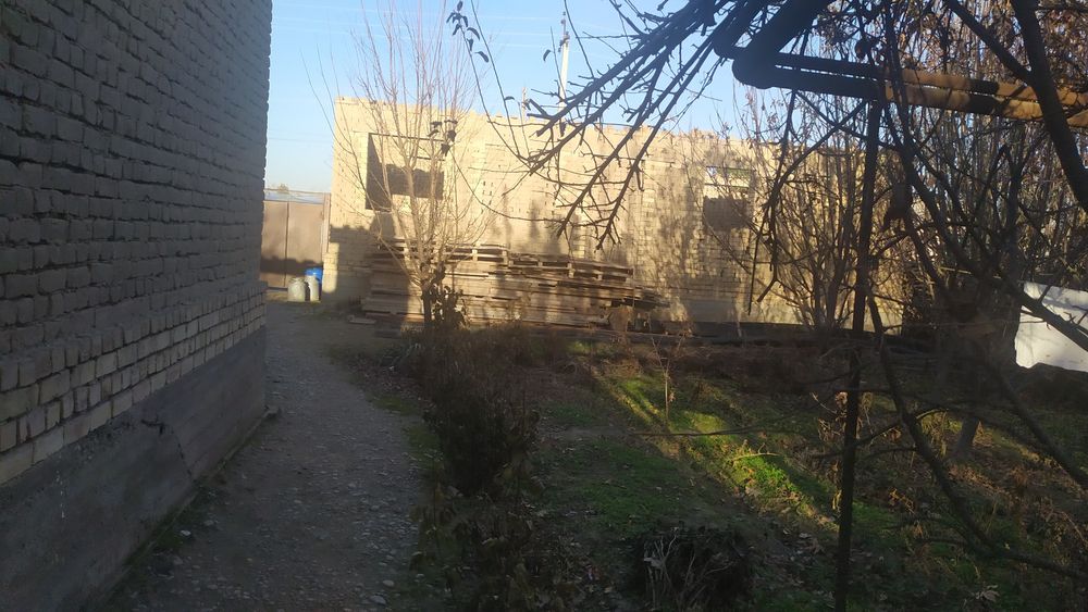 Chinoz tumani olmazorda uy sotiladi 34000 ming dolir