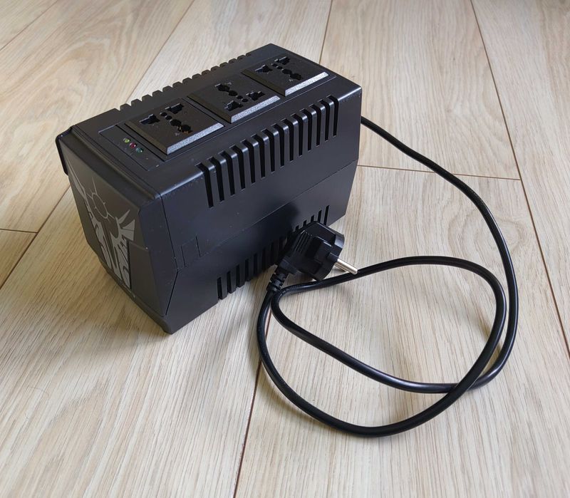 Stabilizator de tensiune Njoy Paladin 1000, 500w