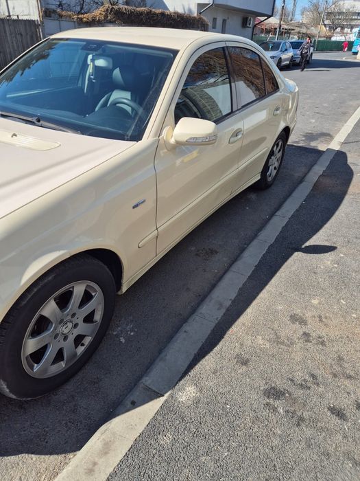 MERCEDES-BENZ E-Class 2009 — imagine 3