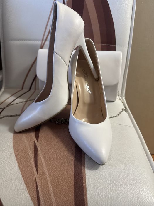 Сватбена рокля, с обувки и чанта