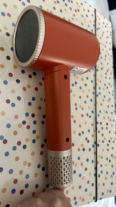 Йонизиращ сешоар с дизайн тип Dyson