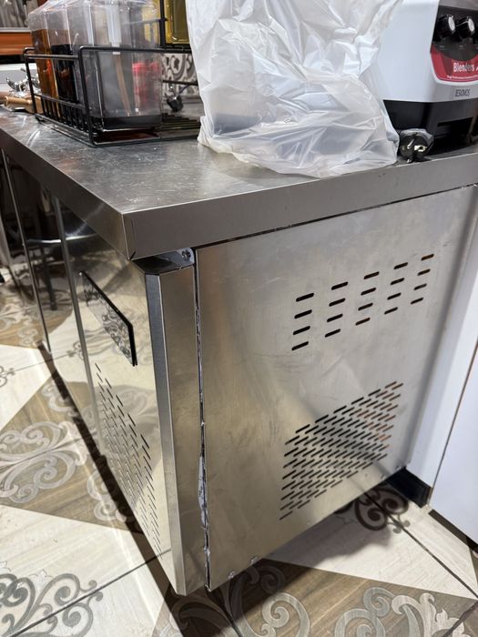 Холодильный стол для кафе