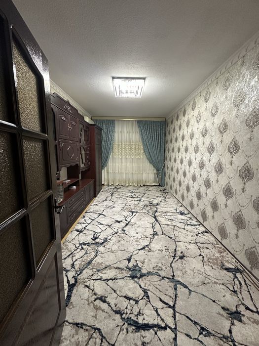 3-комнатная квартира 2- этаж. 9 мкр. Орентир 11- школа. 9 Базар.