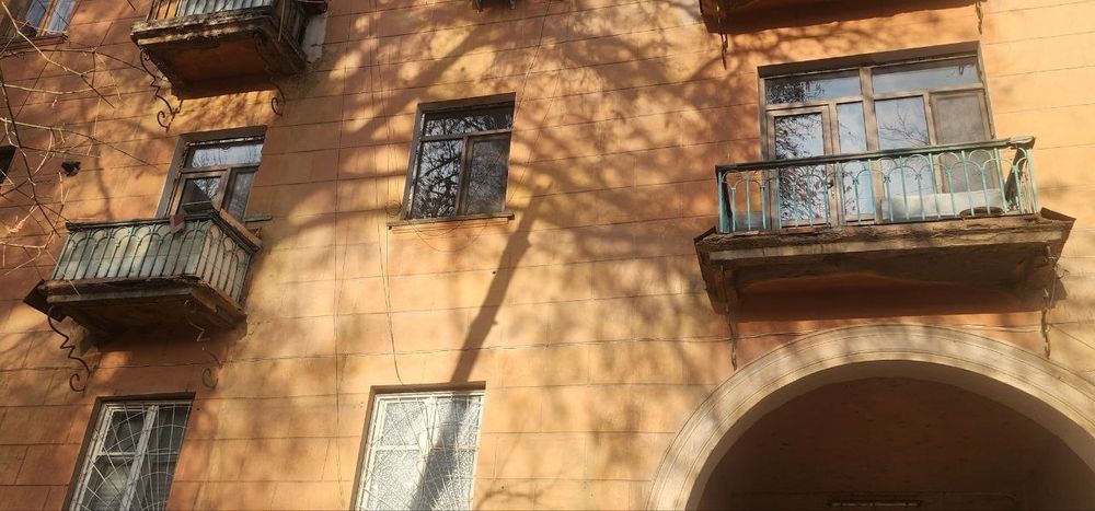 Город Чирчик 3х комнатная квартира с ремонтом и мебелью, 79м²