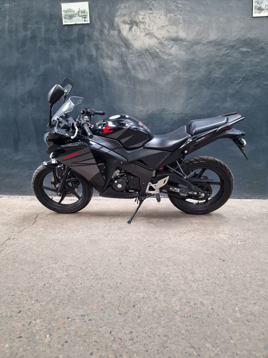 Honda CBR 125 R 2016 7600km