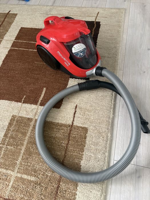 Se vinde aspirator rowent