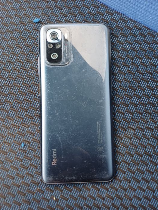 Xiaomi Redmi Note 10 cu display spart. Nu stiu nimic despre telefon.