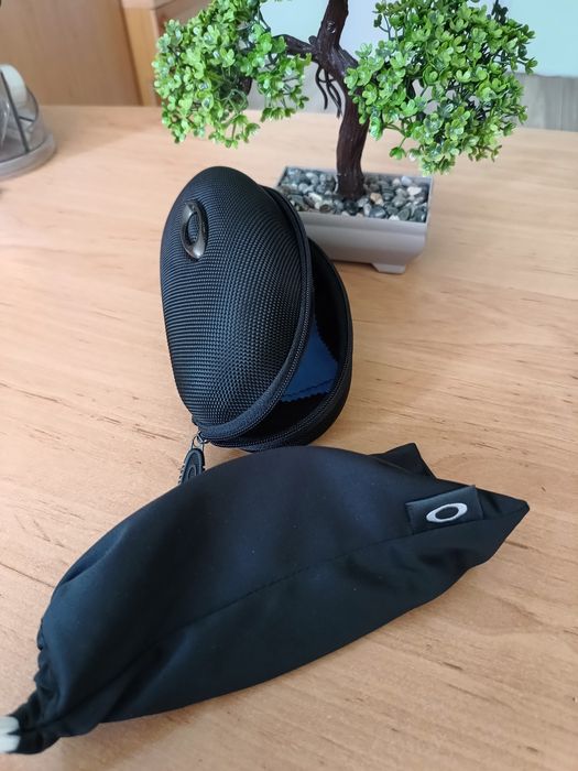 Очила OAKLEY - 60 €