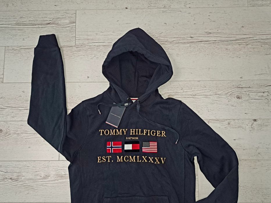 Tommy Hilfiger-Ориг.суйчър Нов !!!