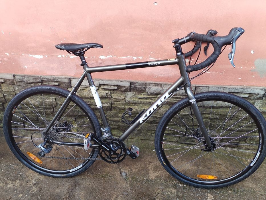 Cursiera Gravel roti 28 Frâne disc cadru aluminiu