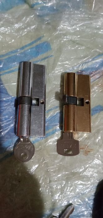 Ключи от дверных замков  б/у