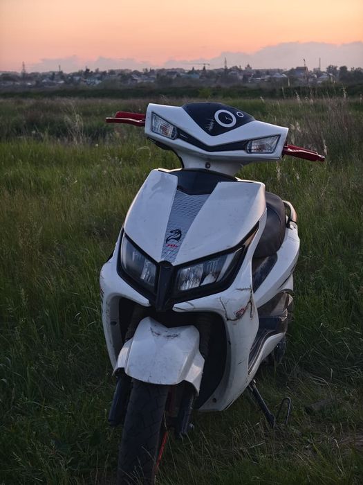 Скутер М8 на ходу