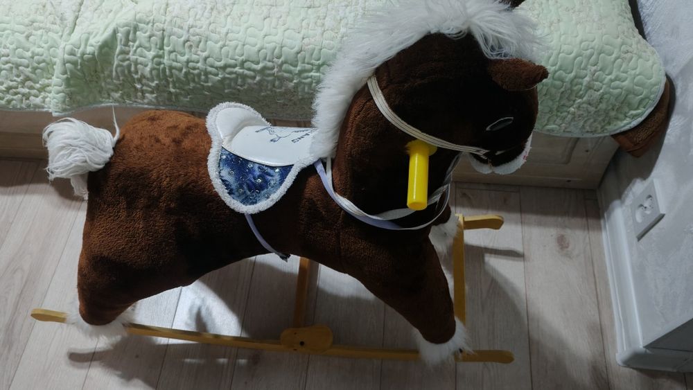 Продам детскую лошадку