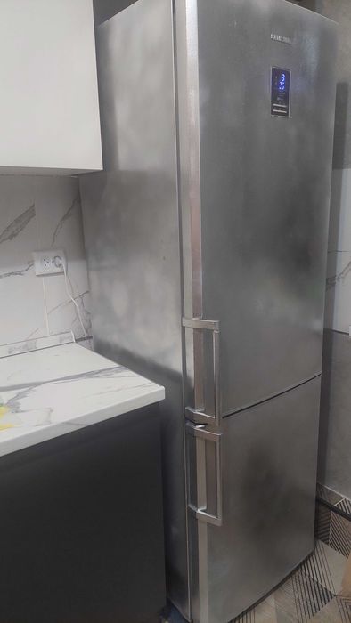 Холодильник  двукамерный