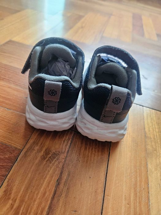 Бебешки маратонки Nike тъмно сини