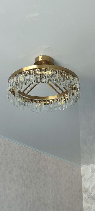 Срочно продам люстру,новая