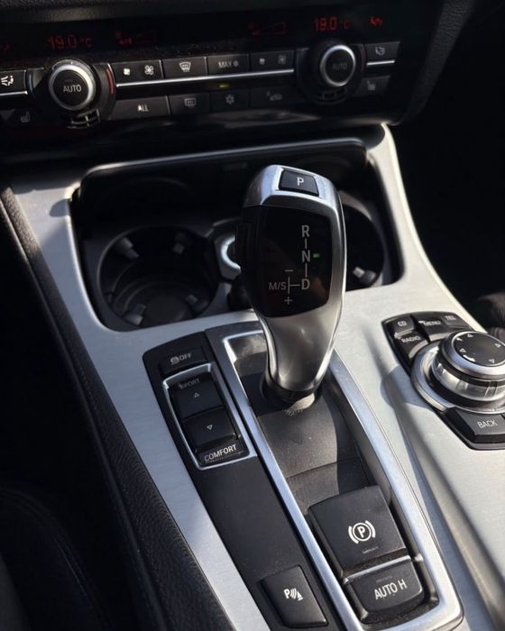 BMW 5 Series 2012 — imagine 4